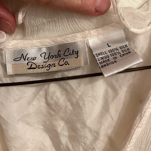 Size large 100% silk sleeveless blouse. Love this - Picture 2 of 5